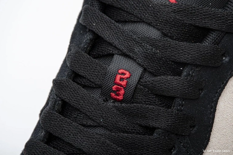 Low Sail Black  Gold 553558-127 1 University Jordan 1025